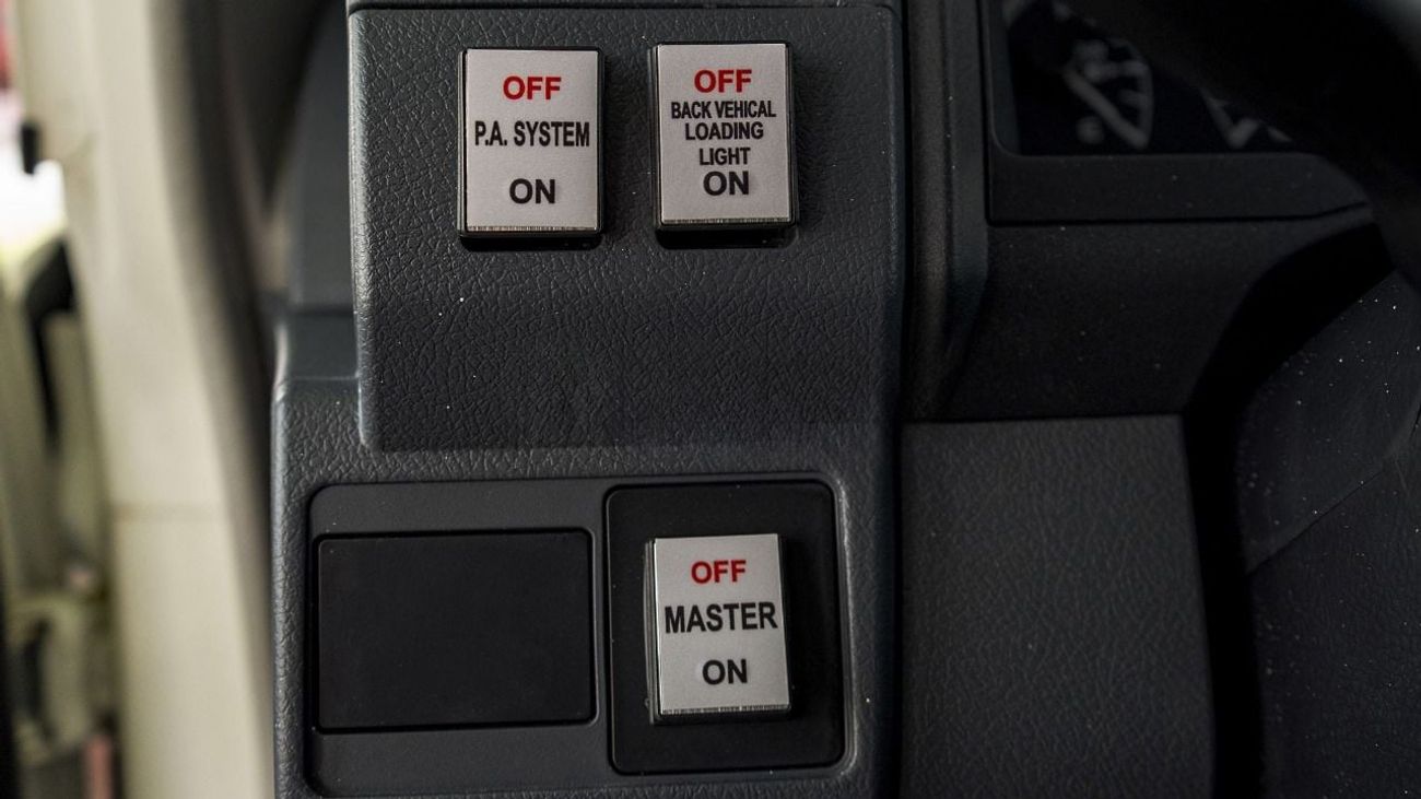 Toyota Land Cruiser 70 TOYOTA LAND CRUISER LC78 4.2L AMBULANCE