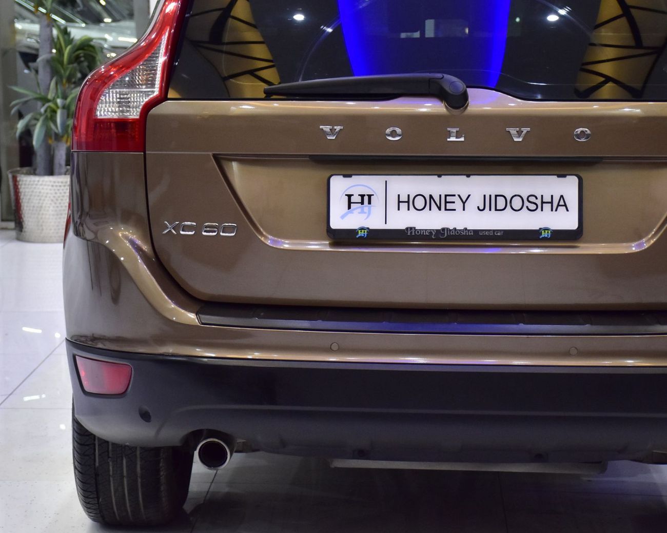 فولفو XC 60 EXCELLENT DEAL for our Volvo XC60 T6 AWD ( 2011 Model ) in Brown Color GCC Specs