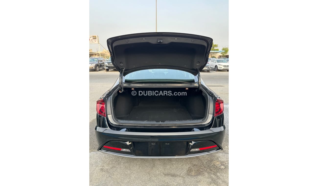 هيونداي سوناتا السيارة جيدة جدا ونظيفة