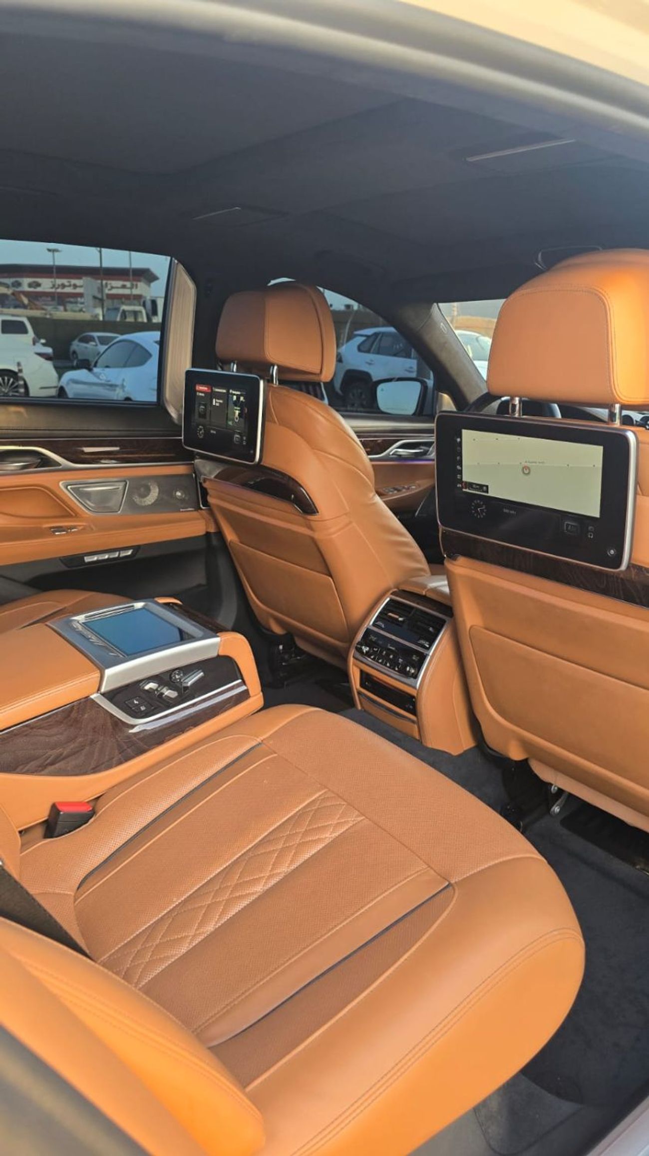 BMW 750Li Luxury 4.4L (443 HP)