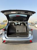 Toyota Highlander Hybrid leather seats,push start,blind spot