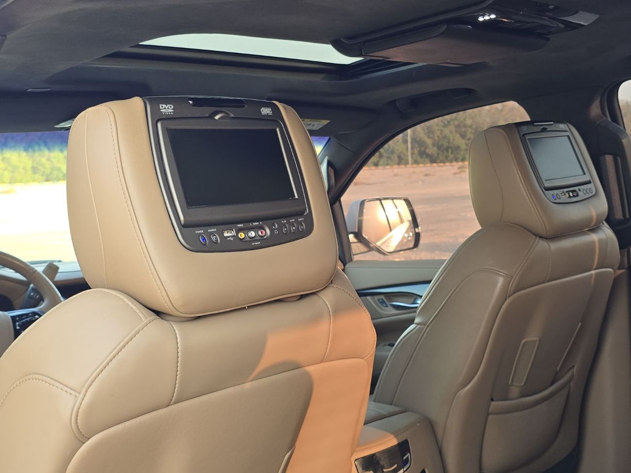 Cadillac Escalade Platinum 6.2L CADILLAC ESCALADE 2018 GCC 2KEYS // ORGINAL PAINT // GOOD CONDITION INSIDE OUT SIDE