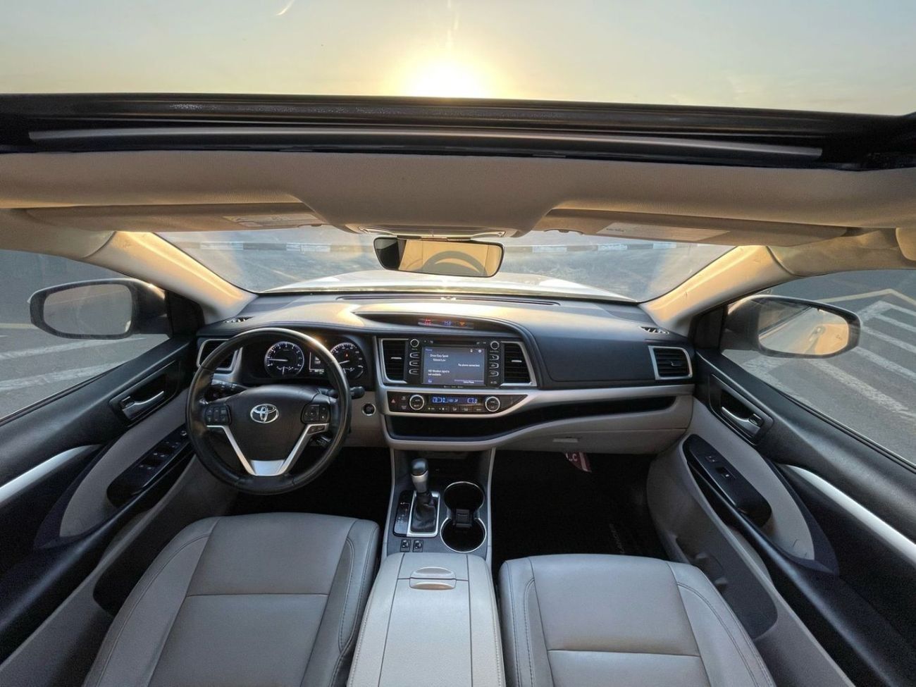 تويوتا هايلاندر 2018 Toyota Highlander XLE 3.5L V6 Full Option - 7 Seater With Radar - Leather Electric Seats - Trun