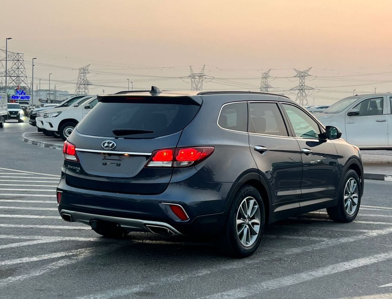 Hyundai Santa Fe STD (NON GCC) 2019 Hyundai Santa Fe - 3.3L V6 - Apple & Android Play - 7 Seater - 42000 Mileage - 41999 AED