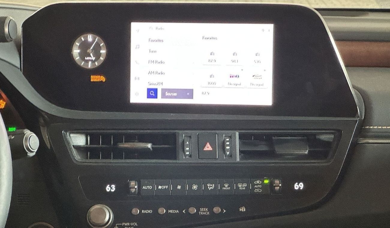 Lexus ES300h Hybrid 2.5L 4 Cylinders 2023 American Specs Low Mileage