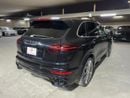 Porsche Cayenne Turbo S 4.8L (570 HP) 2016 | CARBON CERAMIC BRAKES (PCCB) | CARBON INTERIOR PACKAGE | SUNROOF