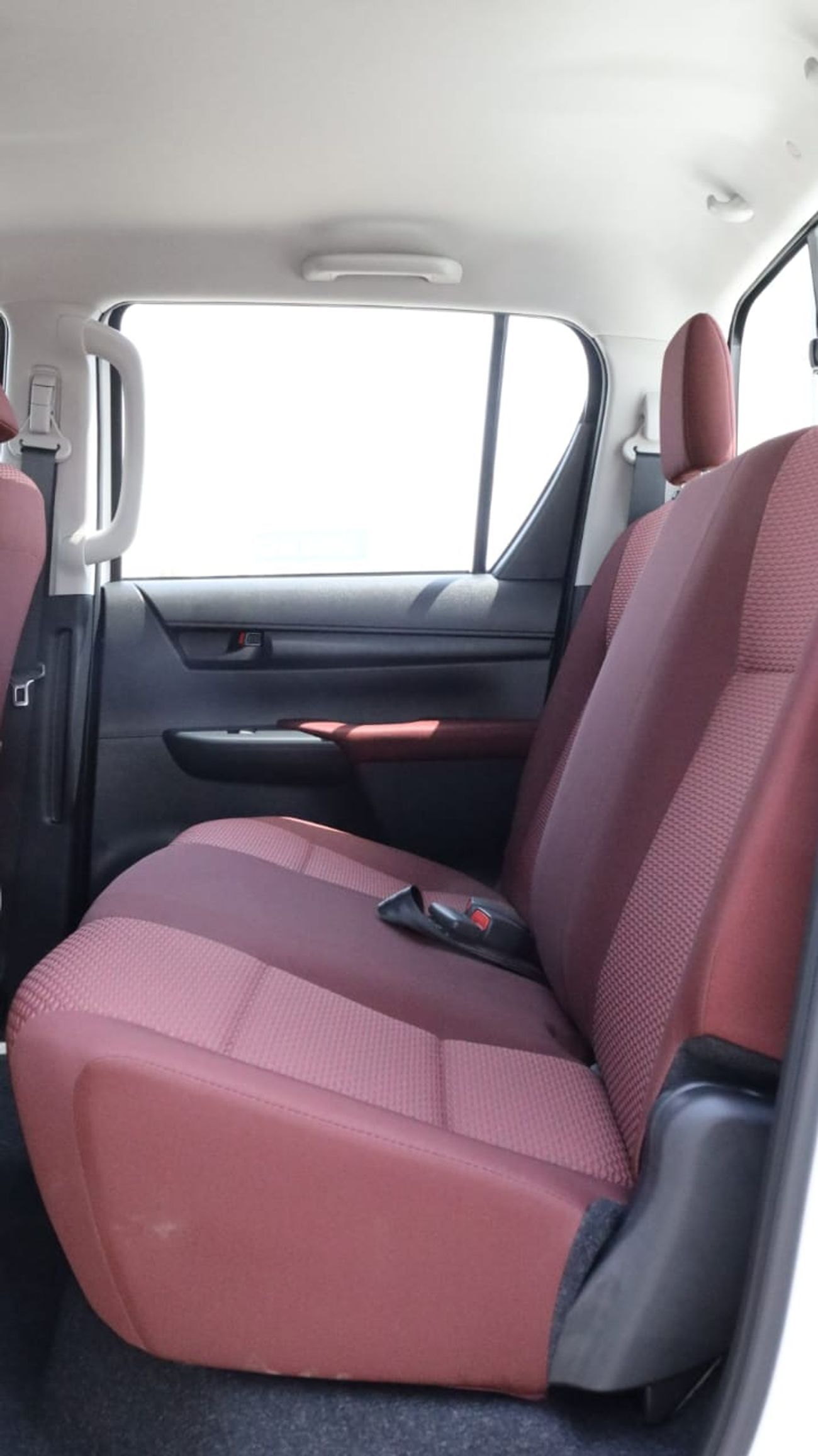 Toyota Hilux DLX 2.4L