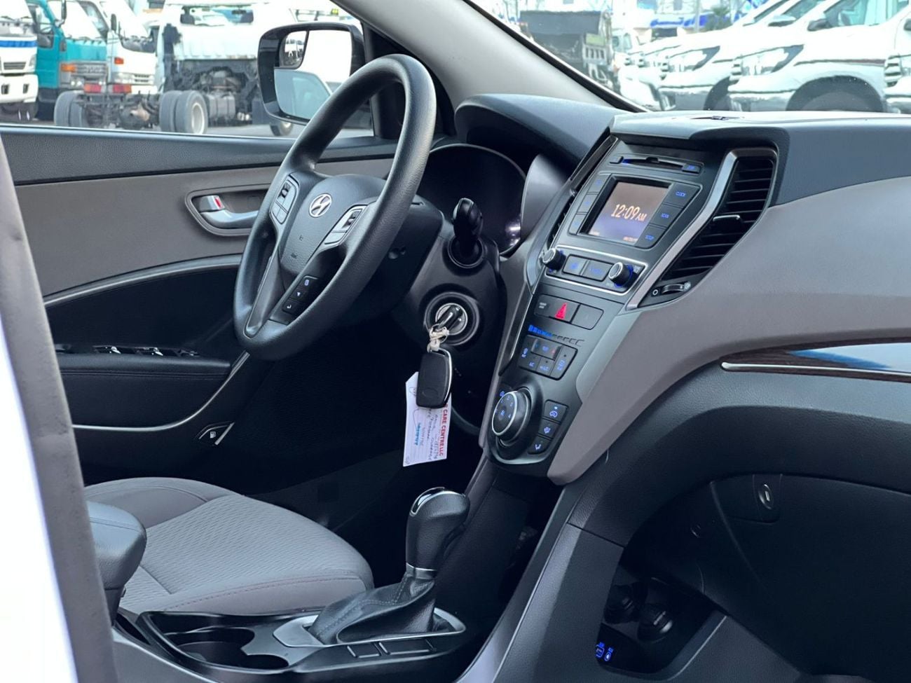 Hyundai Santa Fe SPORT (NON GCC) 2018 Hyundai Santa Fe 2.4L V4 - Apple Play & Android - Rear Camera - 2 keys