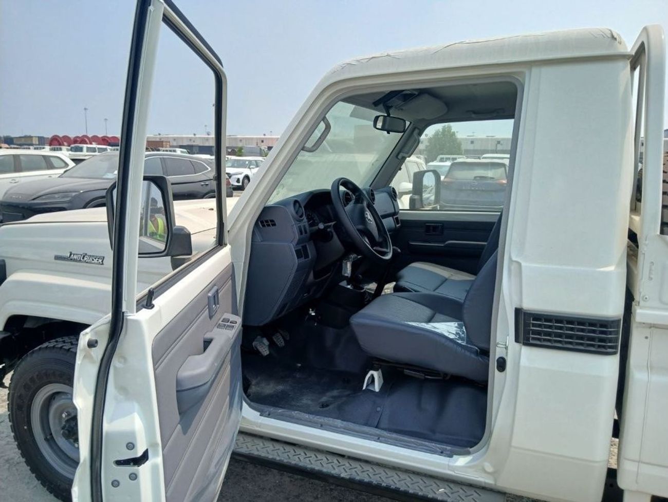 تويوتا لاند كروزر بيك آب Single Cab - 4.2L Diesel Manual - 6 Cylinders - White - ECT0001