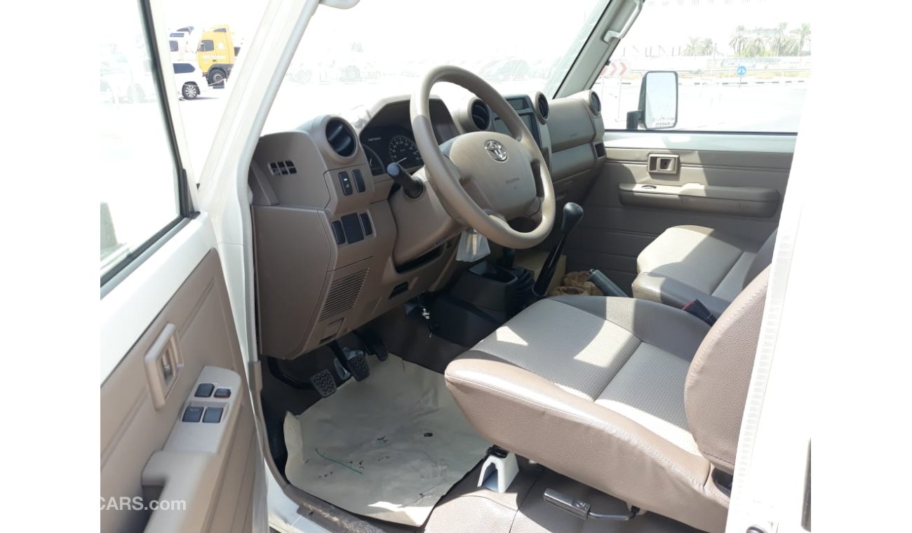 Toyota Land Cruiser Pick Up Diesel 4.2L WITH OVER FENDER AND POWER OPTIONS