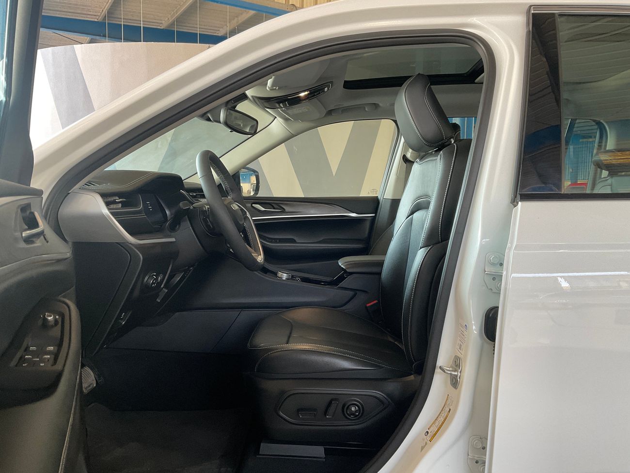 جيب شيروكي Limited | National Day Celebration | شامل الضمان | 0 ﺪﻔﻋﺓ ﺃﻮﻟﻯ