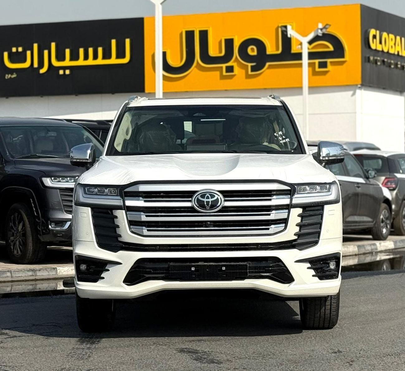 Toyota Land Cruiser VXR 4.0L V6 White 2026 GCC Omani