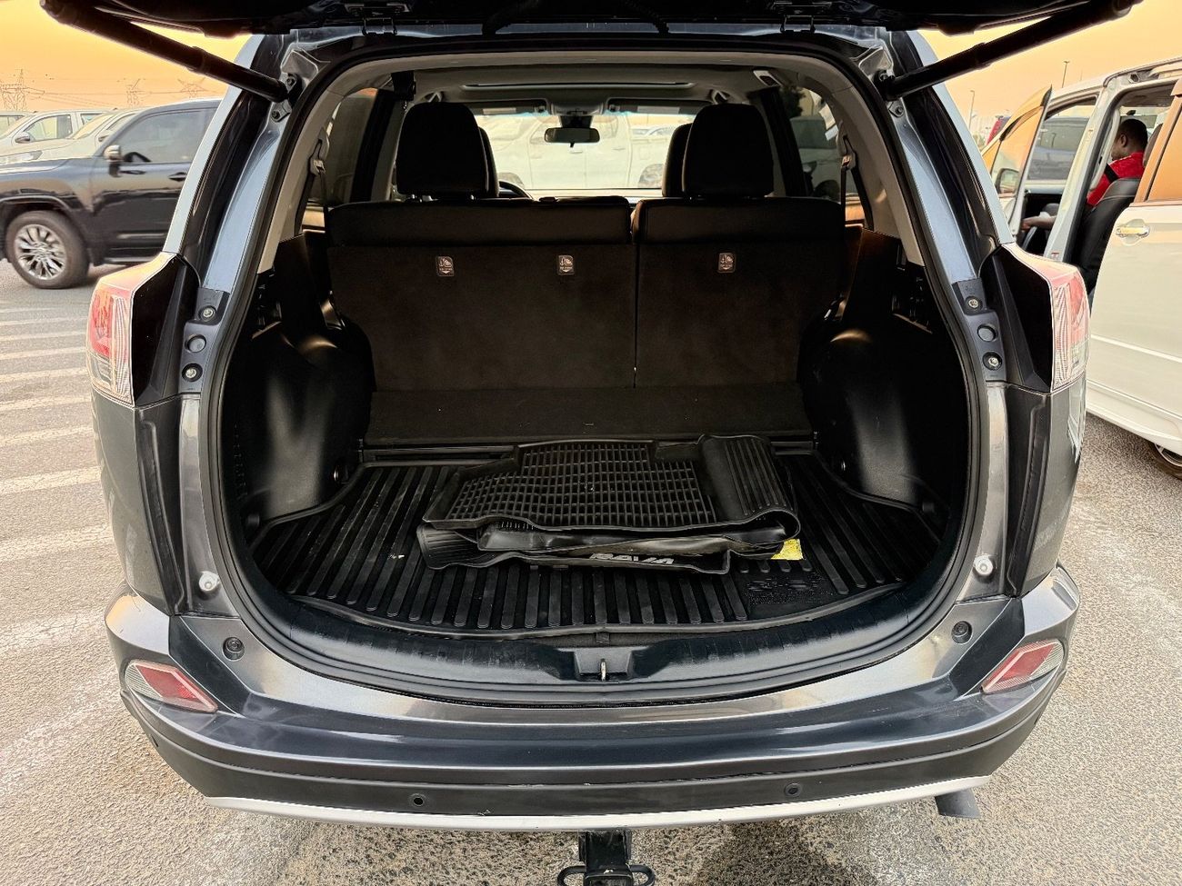 Toyota RAV4 2018 TOYOTA RAV4 XLE HYBRID 4x4 FULL OPTIONS IMPORTED FROM USA