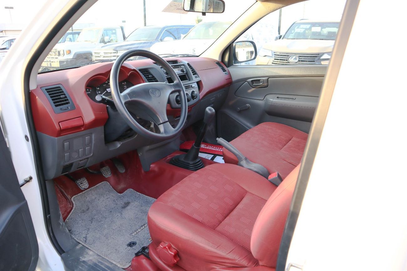 Toyota Hilux toyota hilux 2.7L 2013 model kilometer 6577
