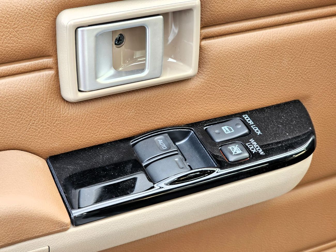 تويوتا لاند كروزر TOYOTA LC79 SINGLE CABIN DIESEL Z AUTO 2.8 V6 - 2025 MODEL - WHITE INSIDE TAN - OMANI