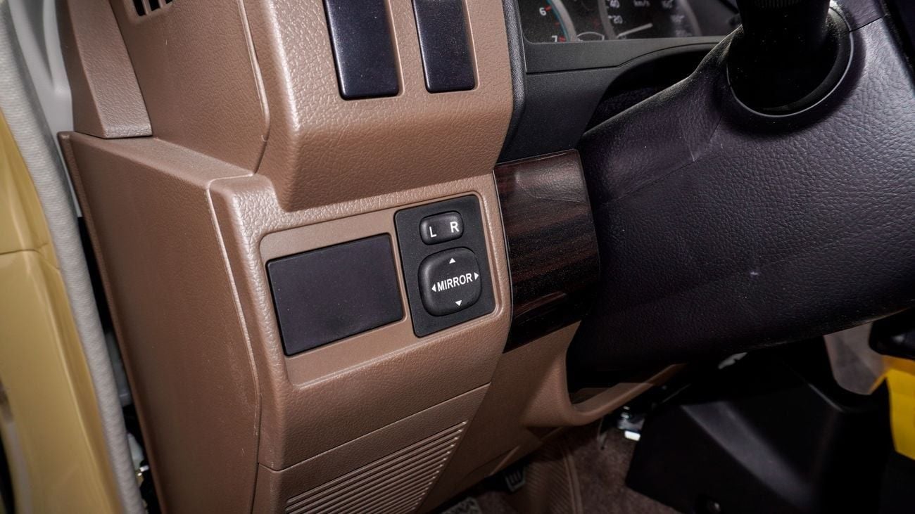 Toyota Land Cruiser 70 40Th 1984 anniversary LX 4.0 L V6