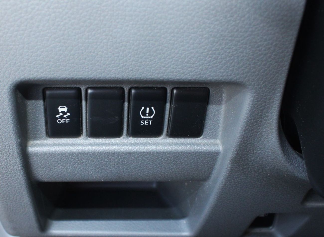 Nissan Urvan Microbus 2.5L M/T Petrol