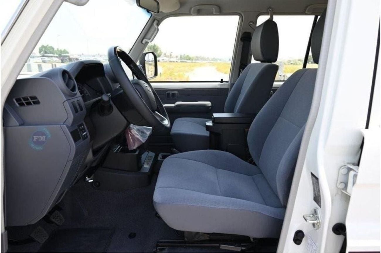 تويوتا لاند كروزر 70 76 4.0L Petrol Manual