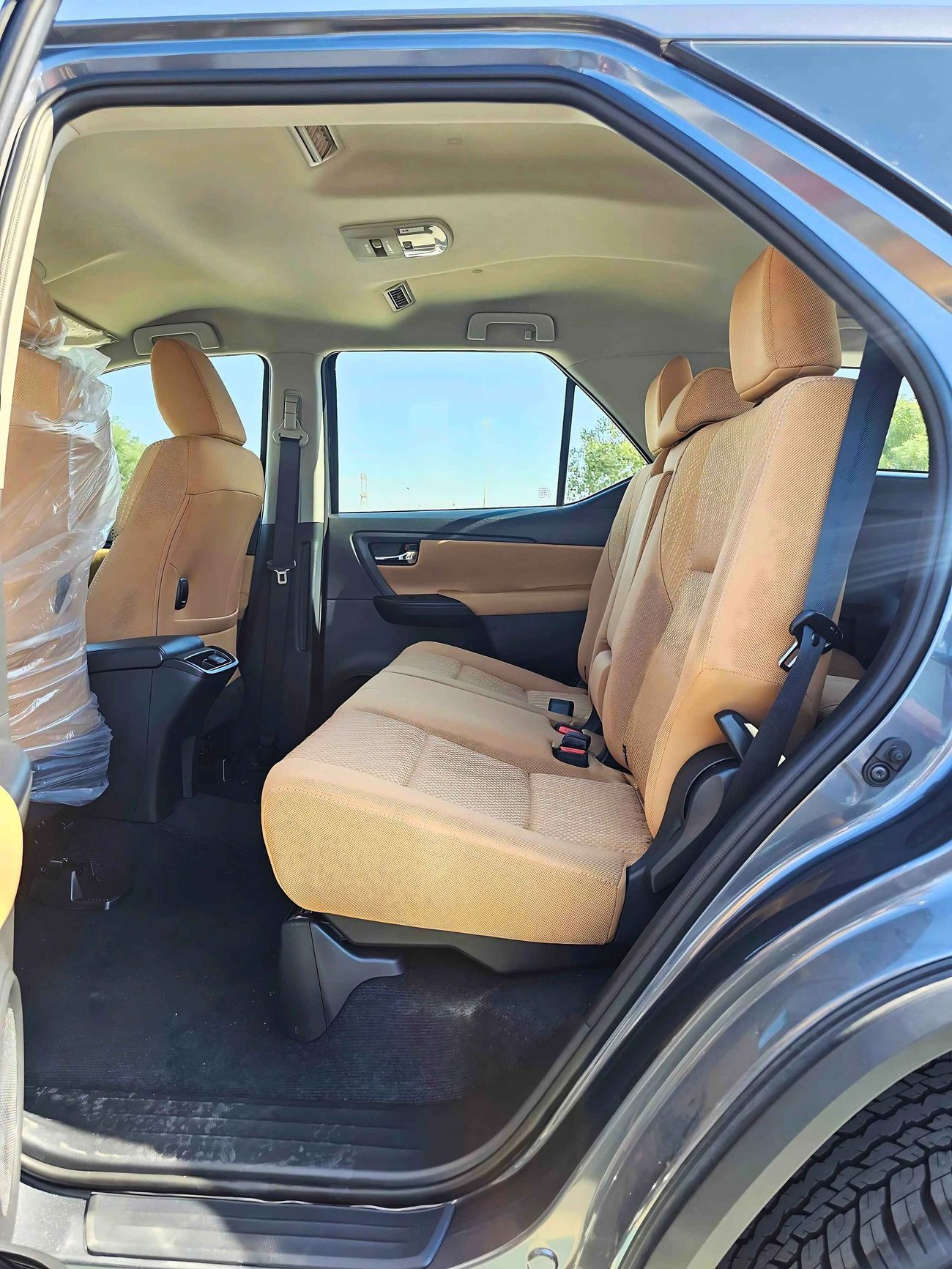 Toyota Fortuner BASIC / 2.7L PETROL / ALLOY WHEELS / MANUAL A/C / 4WD (CODE# BASIC)