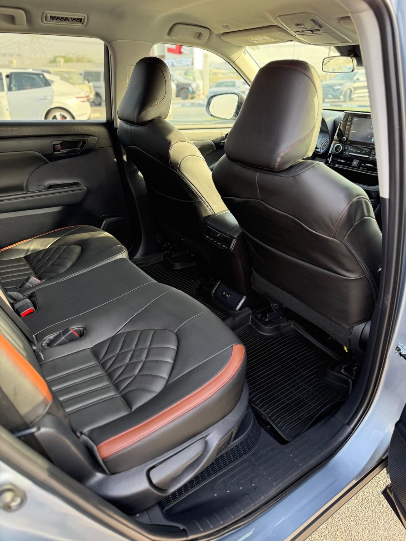 Toyota Highlander Hybrid leather seats,push start,blind spot