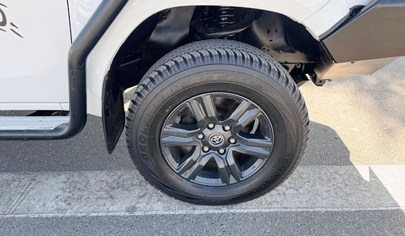 Toyota Hilux SMART CAB | RHD | 2.8L DIESEL ENGINE | MANUAL TRANSMISSION | 2016 | PREMIUM BULL BAR | AIR SNORKEL