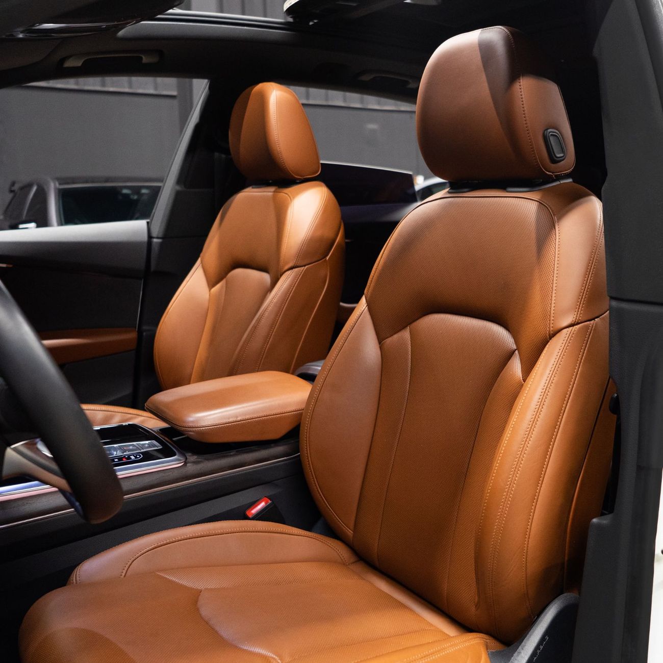 أودي Q8 55 TFSI quattro S-Line 3.0L (340 HP) AED 2,490 pm • 0% Downpayment • Audi Q8 55 TFSI S-Line • 1 Year