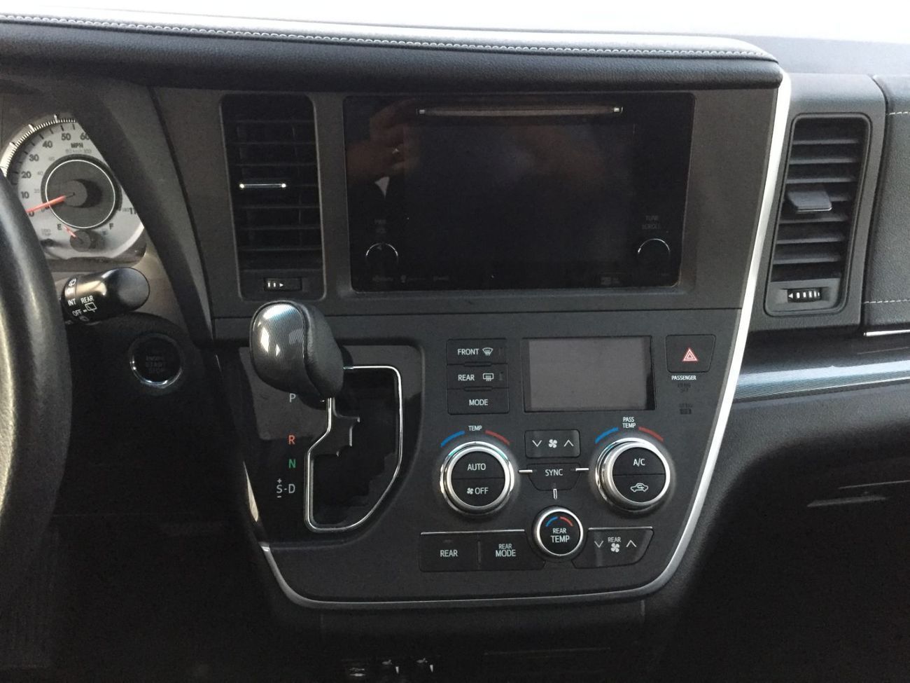 Toyota Sienna Toyota Sienna 2016 – 3.5L V6 | Petrol | Automatic | American Specs