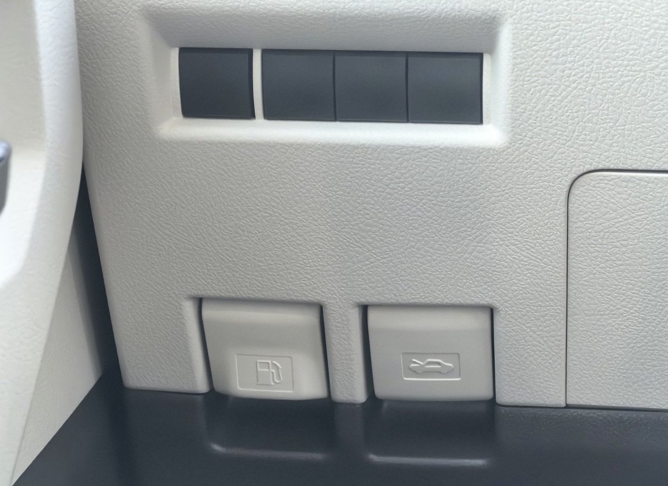 Toyota Hiace GL -High Roof Commuter 3.5L M/T