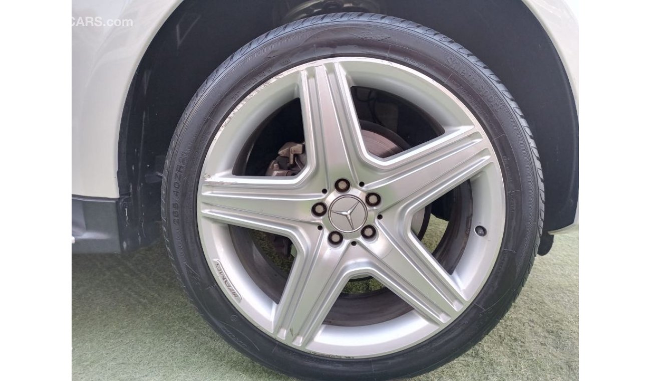 مرسيدس بنز ML 350 خليجي رقم واحد موديل 2009 لون ابيض فتحه جلد حساسات رنجات ومثبت سرعه وكاميرا خلفيه لاتحتاج الي مصاريف
