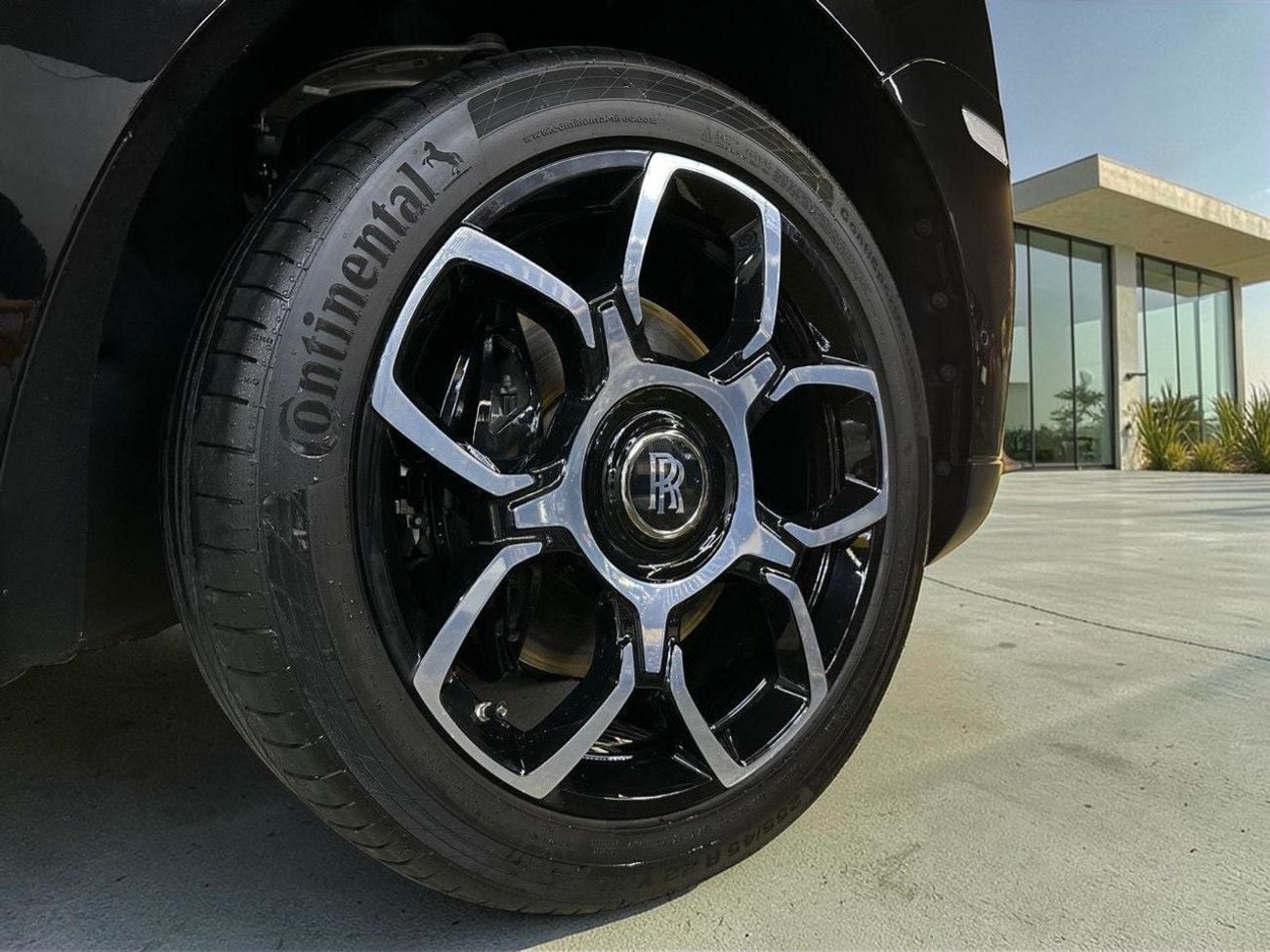 Rolls-Royce Cullinan AED 27,800 P.M | 0% DOWN PAYMENT | ROLLS-ROYCE CULLINAN | AGENCY WARRANTY & SERVICE CONTRACT