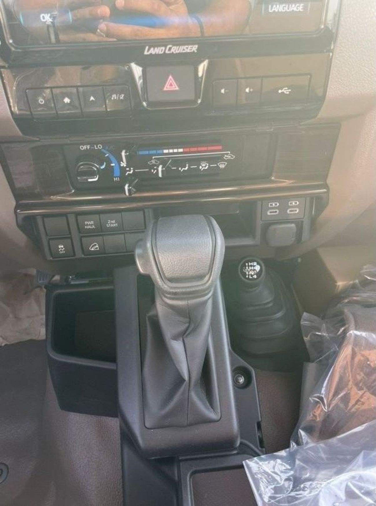 Toyota Land Cruiser Pick Up VDJ79 2.8L DIESEL A/T DOUBLE CABIN FULL OPTION PICKUP