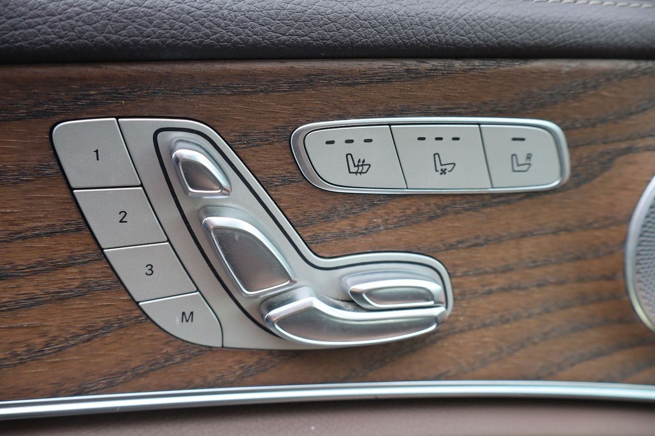 Mercedes-Benz E300 Premium 2.0L