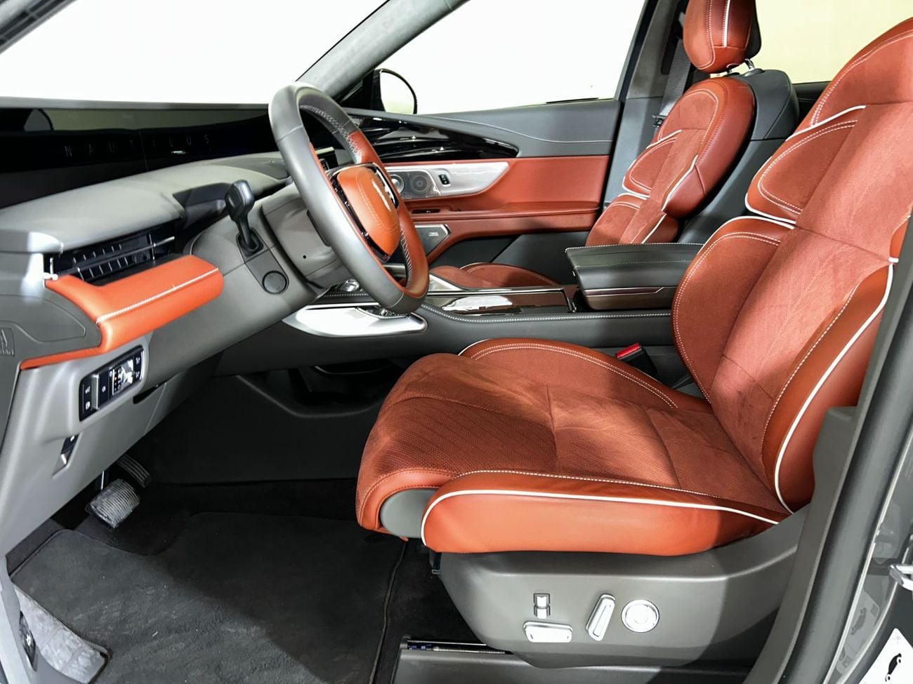 Lincoln Nautilus PRESIDENTIAL NAU925H FHEV / AL TAYER MOTORS /AL QOUZ SHOWROOM