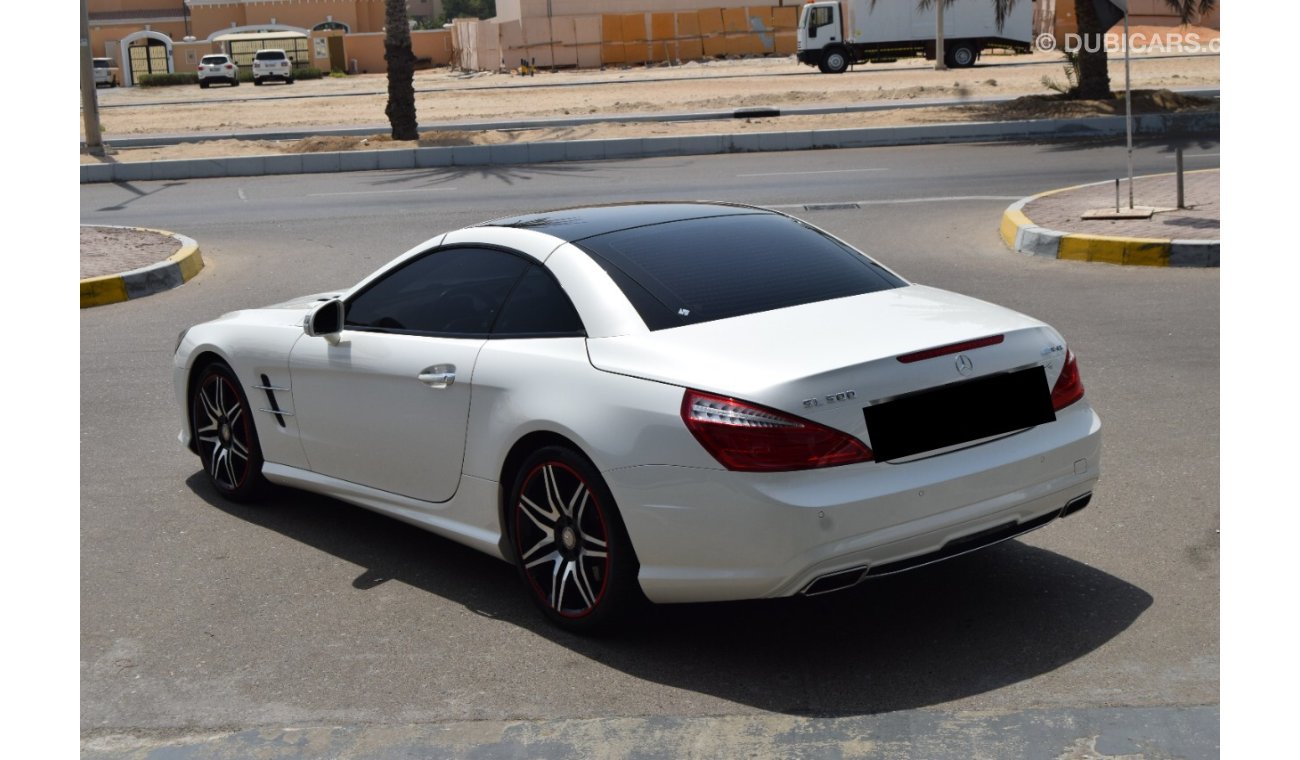 Mercedes-Benz SL 500 AMG Kit GCC Spec  in Excellently Condition