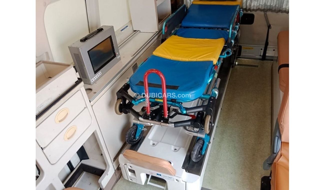 Toyota Hiace TOYOTA HIACE VAN (AMBULANCE) RIGHT HAND DRIVE(PM12092)