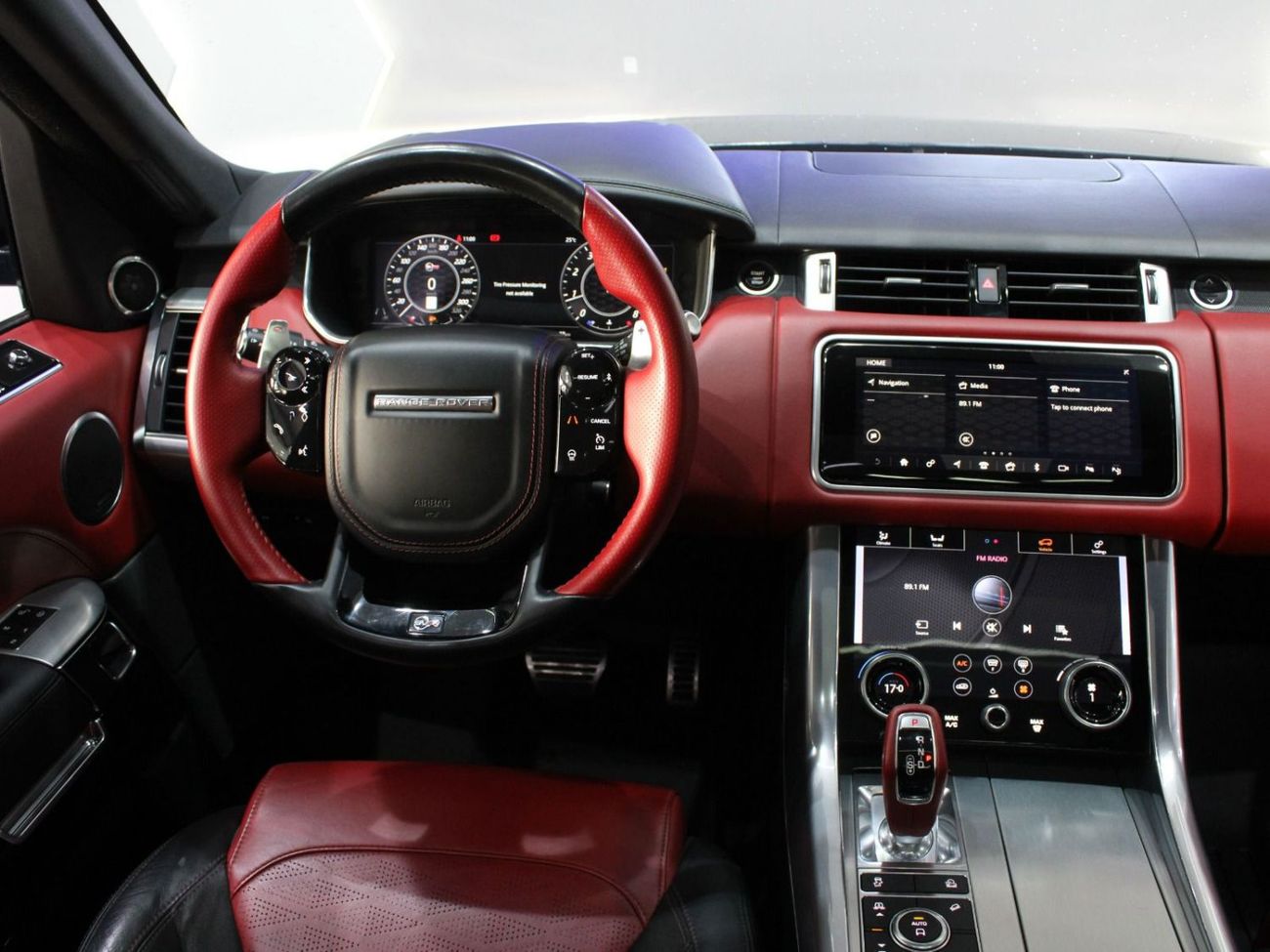 Land Rover Range Rover Sport SVR 5.0L (550 HP)