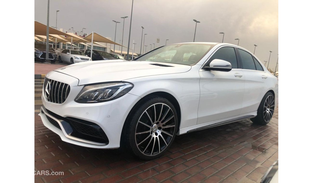 مرسيدس بنز C 350 موديل 2018 وارد نظيف جدا فل مواصفات فتحه سقف وكراسي جلد ومثبت سرعه وتحكم كهربي كامل ونظام صوت ممتاز