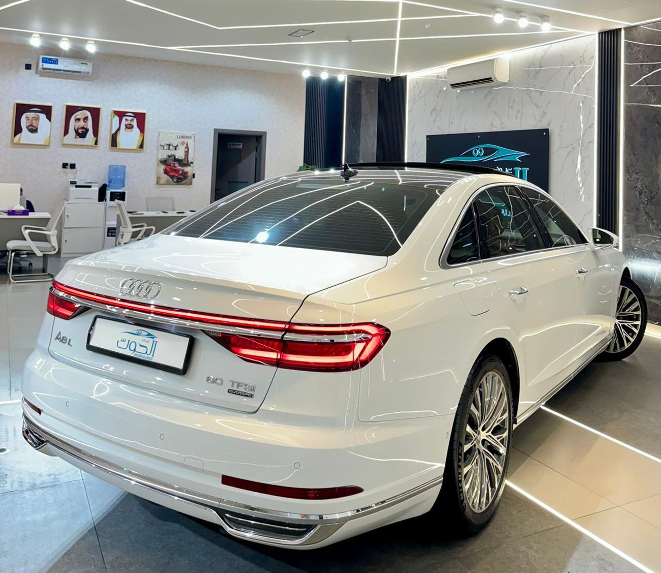 أودي A8 L 60 TFSI Quattro 4.0L (454 HP) AMAZING VIP AUDI A8 TFSI V6 || F.S.H || GCC || EXCELLENT PERFORMANCE