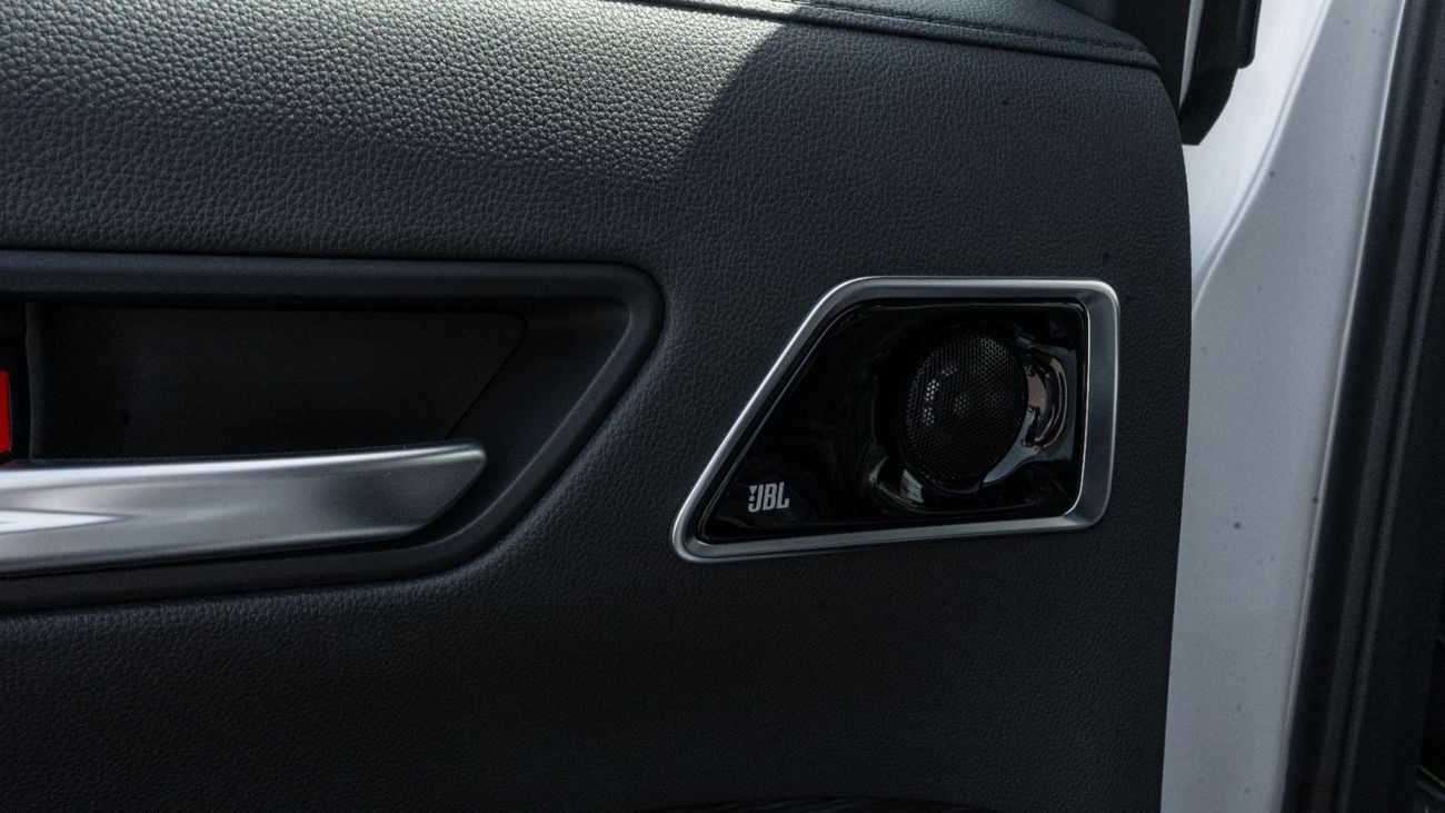 Toyota Land Cruiser 2026 Toyota Land Cruiser VXR 3.5L AT Petrol (White-Red)