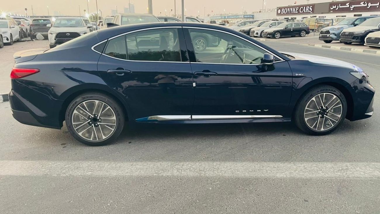 تويوتا كامري CAMRY 2.5 HYBRID LUMEIR
