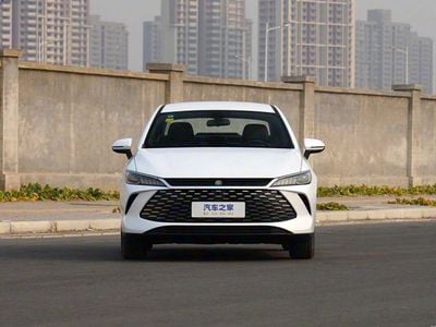 BYD QIN PLUS STD BYD QIN PLUS 1.5L DM-I LEADING 2025