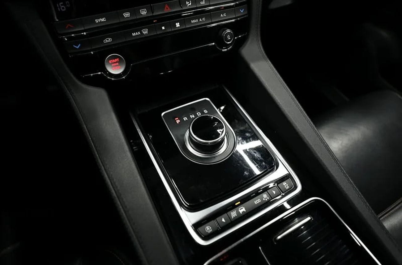 جاكوار F بيس | | 1,500 Monthy | Low KMs | Free Insurance + Registration | Ref#A662166