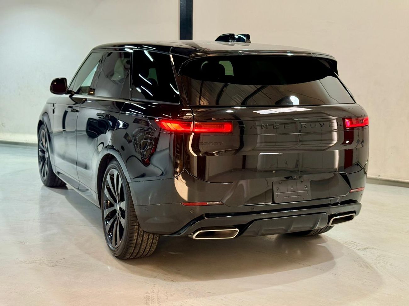 لاند روفر رينج روفر سبورت P400 DYNAMIC SE 2025