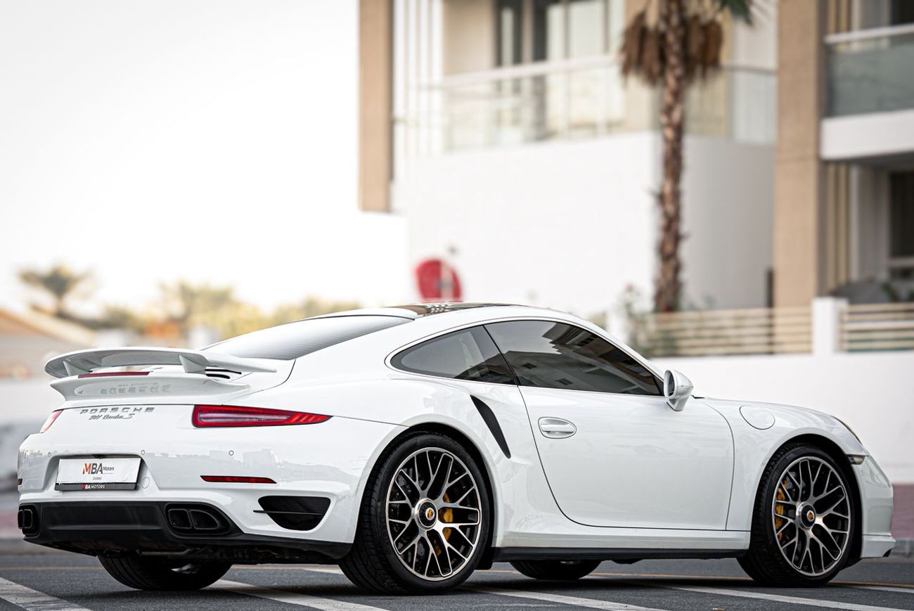 Porsche 911 Turbo S 3.8L (560 HP) Coupe