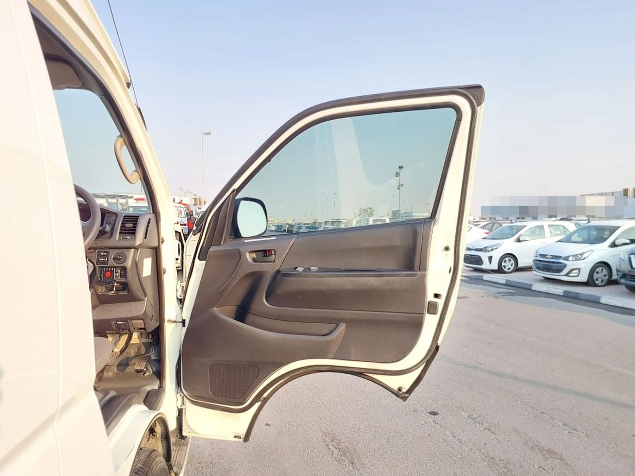 Toyota Hiace TOYOTA HIACE COMMUTER VAN RHD 2018 MODEL 3.0 L DIESEL AUTOMATIC(PM35933)