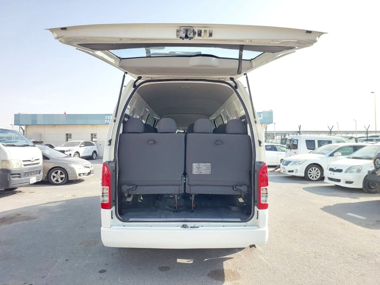 Toyota Hiace TOYOTA HIACE COMMUTER VAN RHD 2015 MODEL 3.0 L DIESEL AUTOMATIC(PM15677)