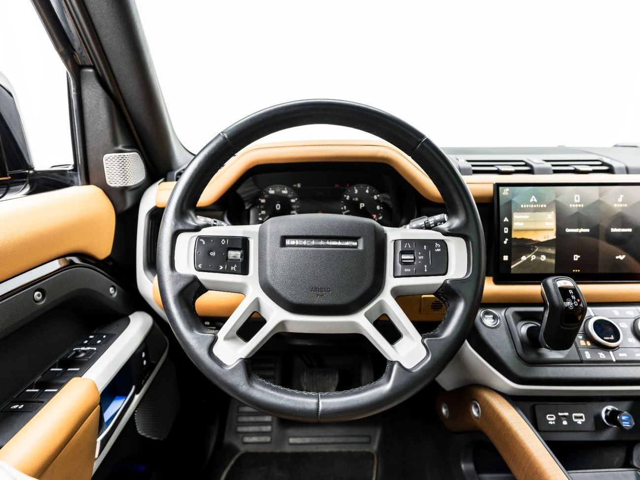 Land Rover Defender 2023 Land Rover Defender 130 P400 HSE, 2028 Warranty + Service History, Low KMs, GCC