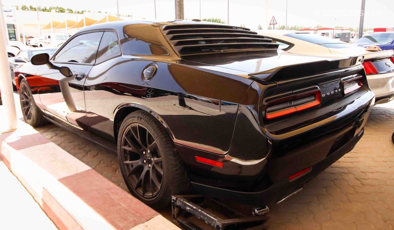 Dodge Challenger SRT Kit