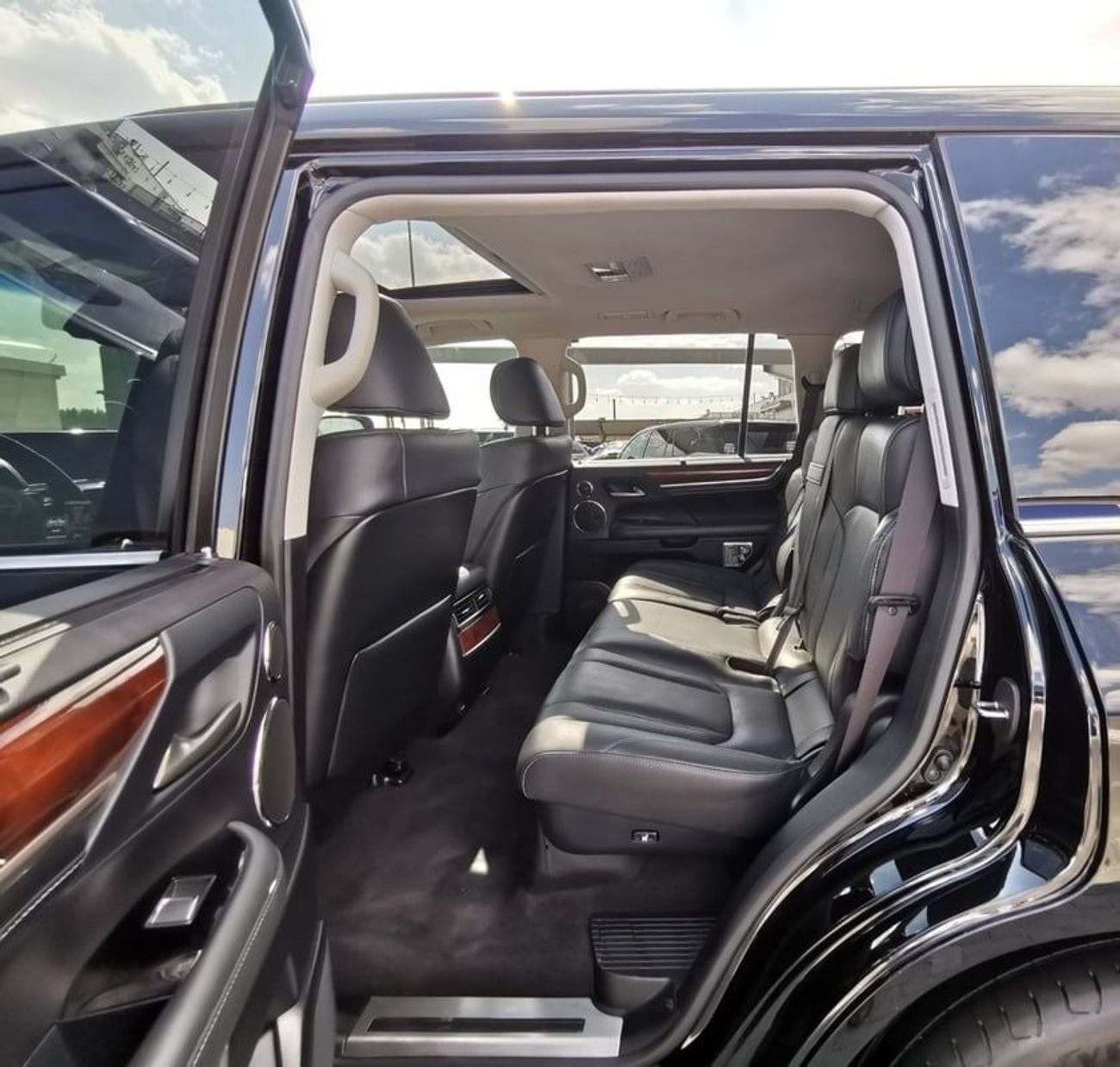 لكزس LX 570 Platinum 5.7L Lexus LX570 - 2020 - Black