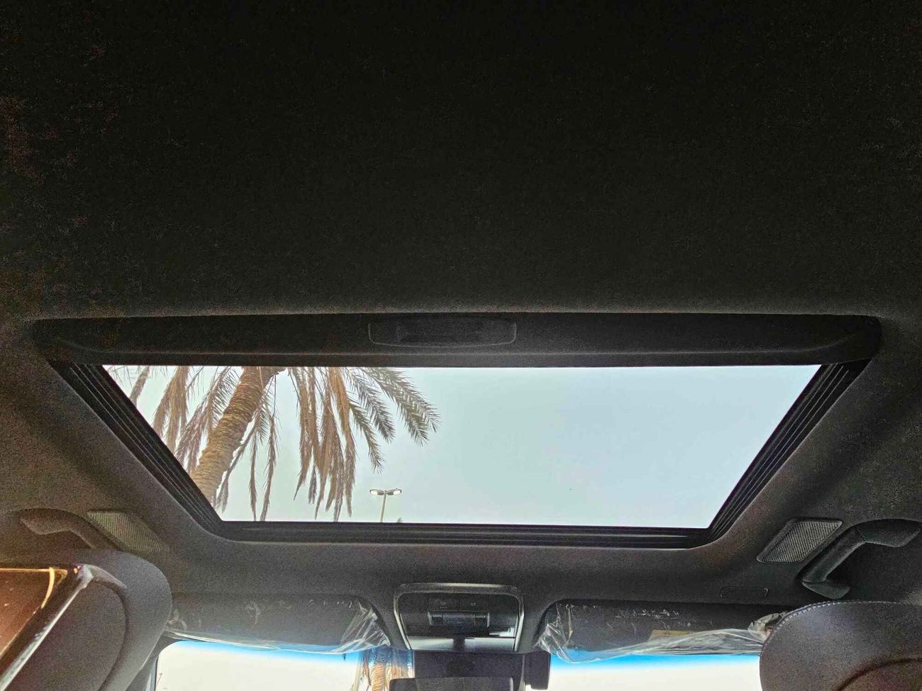 Lexus LX 600 FULL OPTION VIP / AT / 3.5L V6 / POWER SEATS & SUNROOF / HEAD-UP DISPLAY (CODE # 68003)